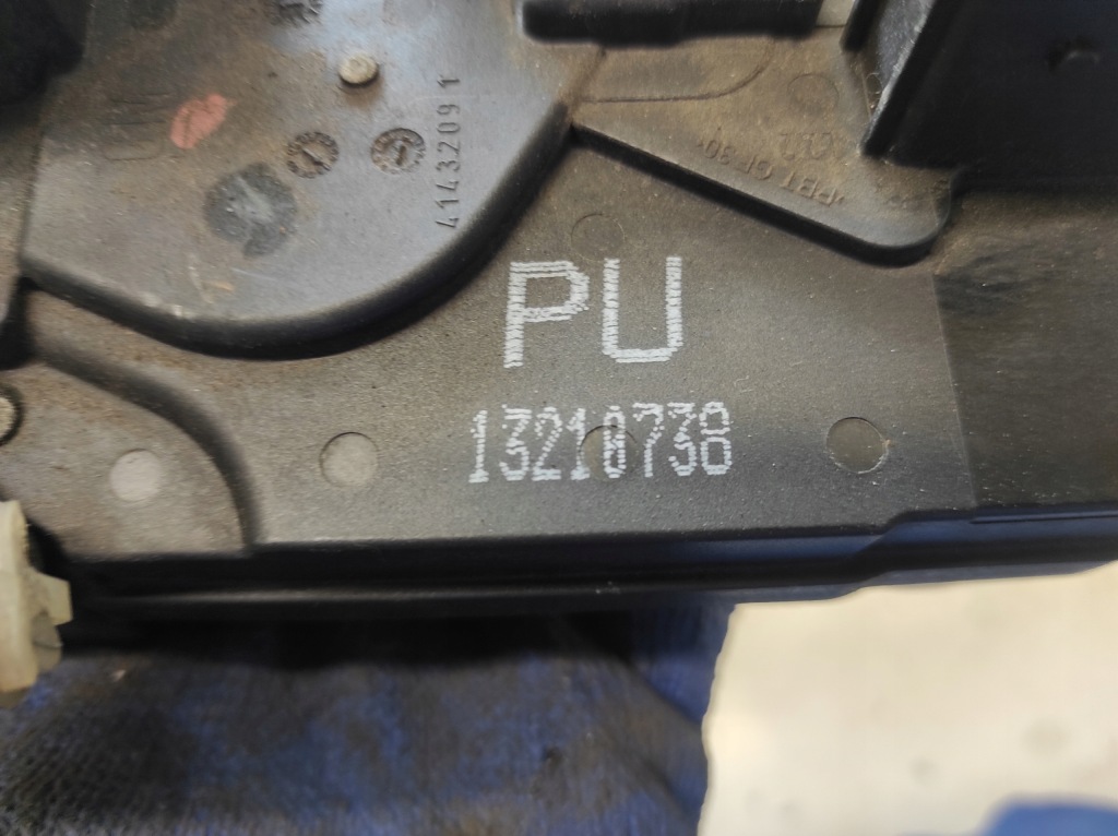 Opel astra h iii 3 04- замок левый задний  5pin 13210738 в Украине