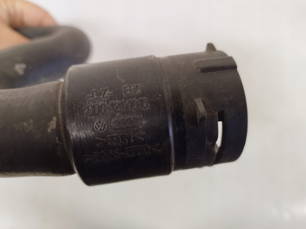 Audi a4 b5 96r пабтрубок  шланг радиатора 8d0121101q Оригинал