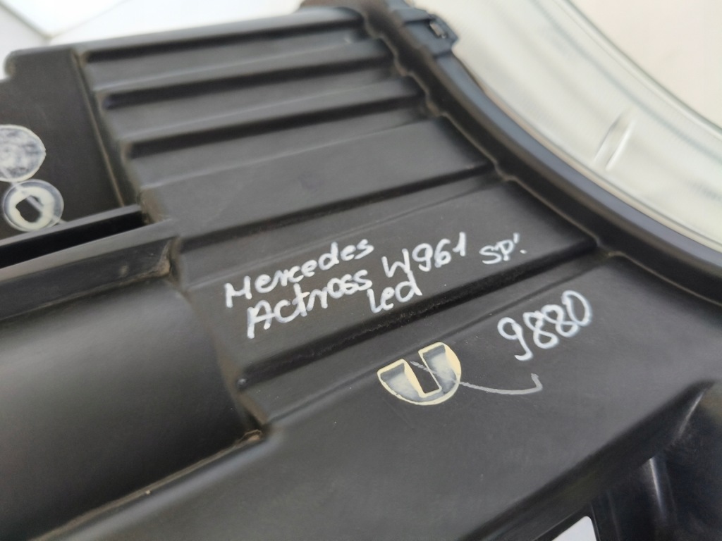 Лампа ліва фара mercedes actross mp4 w961 led Оригінал