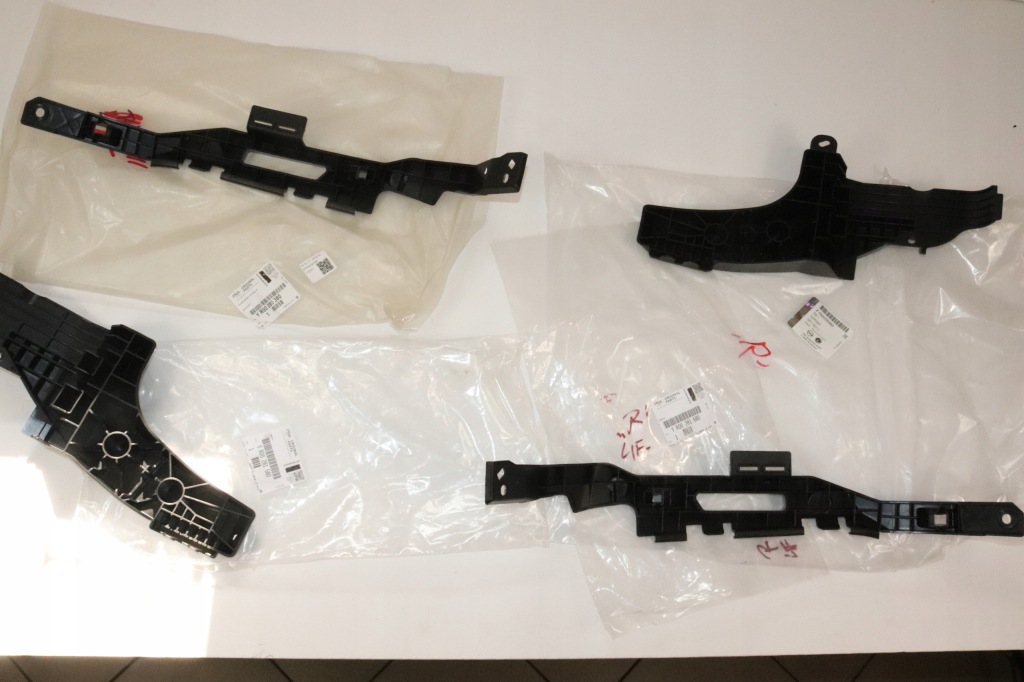 Opel insignia b рестайлинг  направляющая кронштейн под фара левый правый в Украине