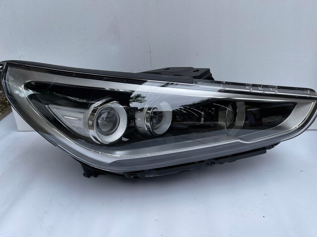 фото №1, Hyundai i30 правая лампа full led