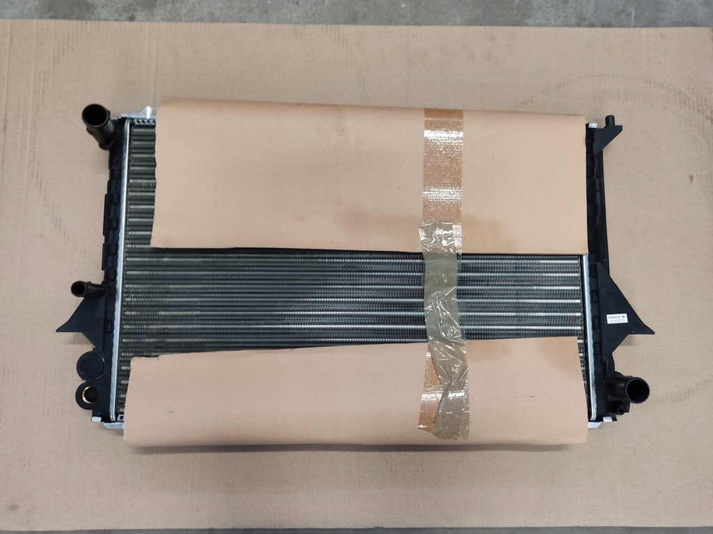 Купить Радиатор воды audi 100 131608-3
