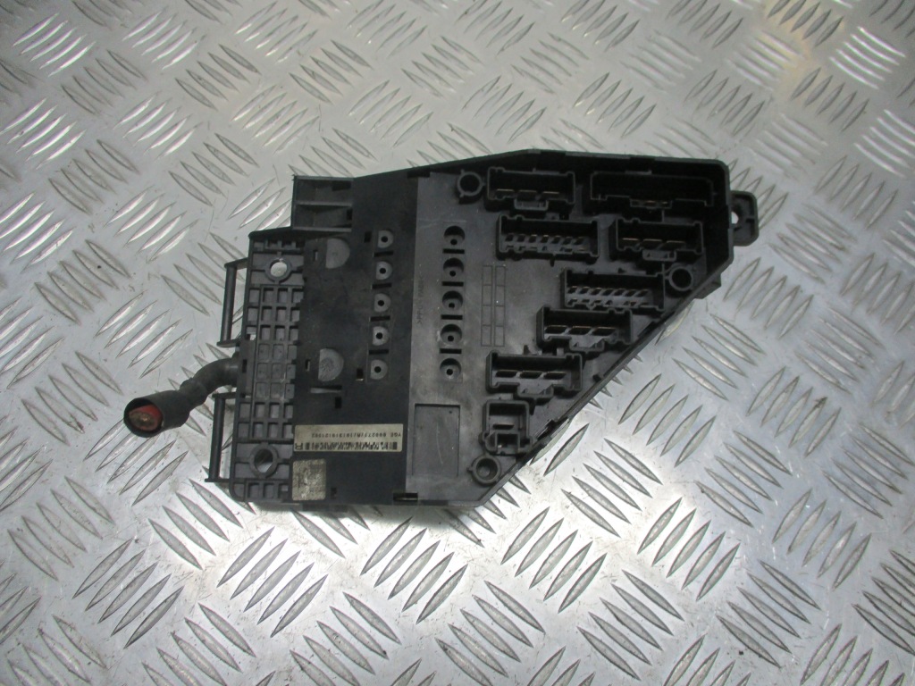 Купити Коробка запобіжників land rover freelander yqe000271