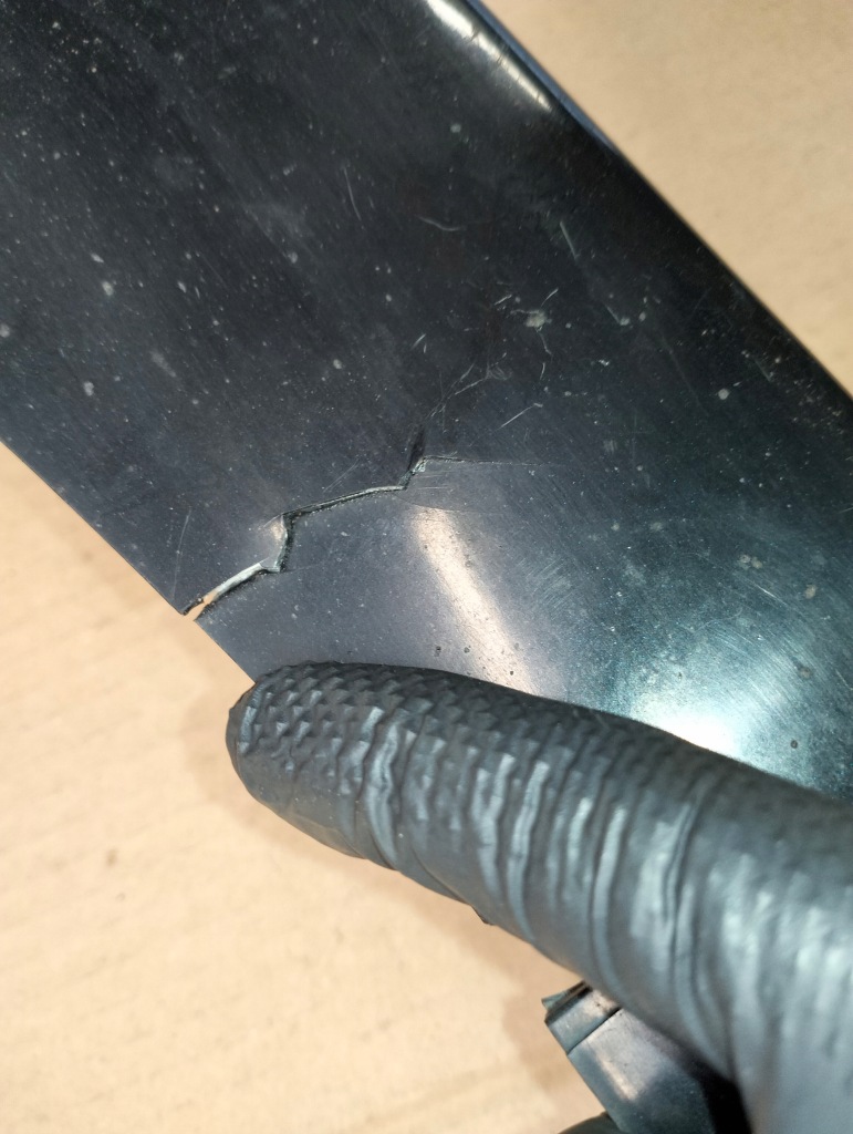 фото №15, Молдинг крила права перед mitsubishi pajero shogun lata 1999-2006 x24