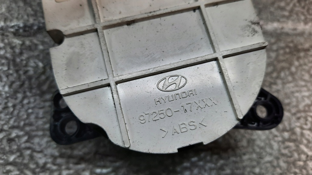 фото №4, Панель кондиционера hyundai matrix i 1.5crd 03r