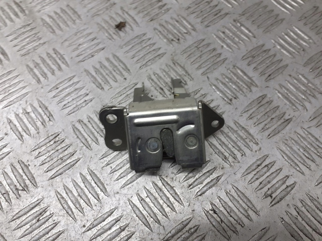 Купити Замок кришки багажника toyota yaris 1