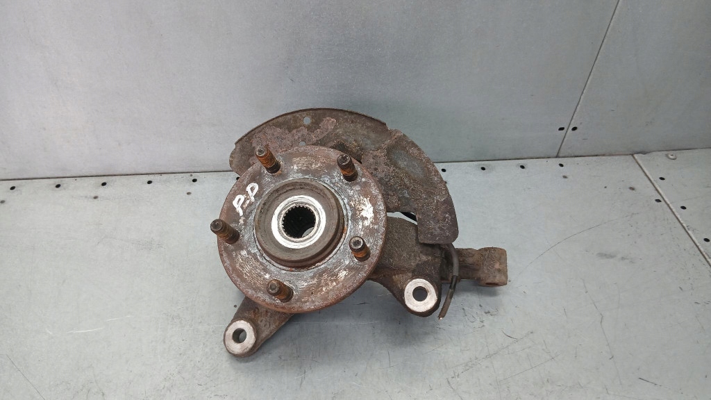 фото №1, Поворотный кулак правая перед mazda premacy 1.8b 03r fl