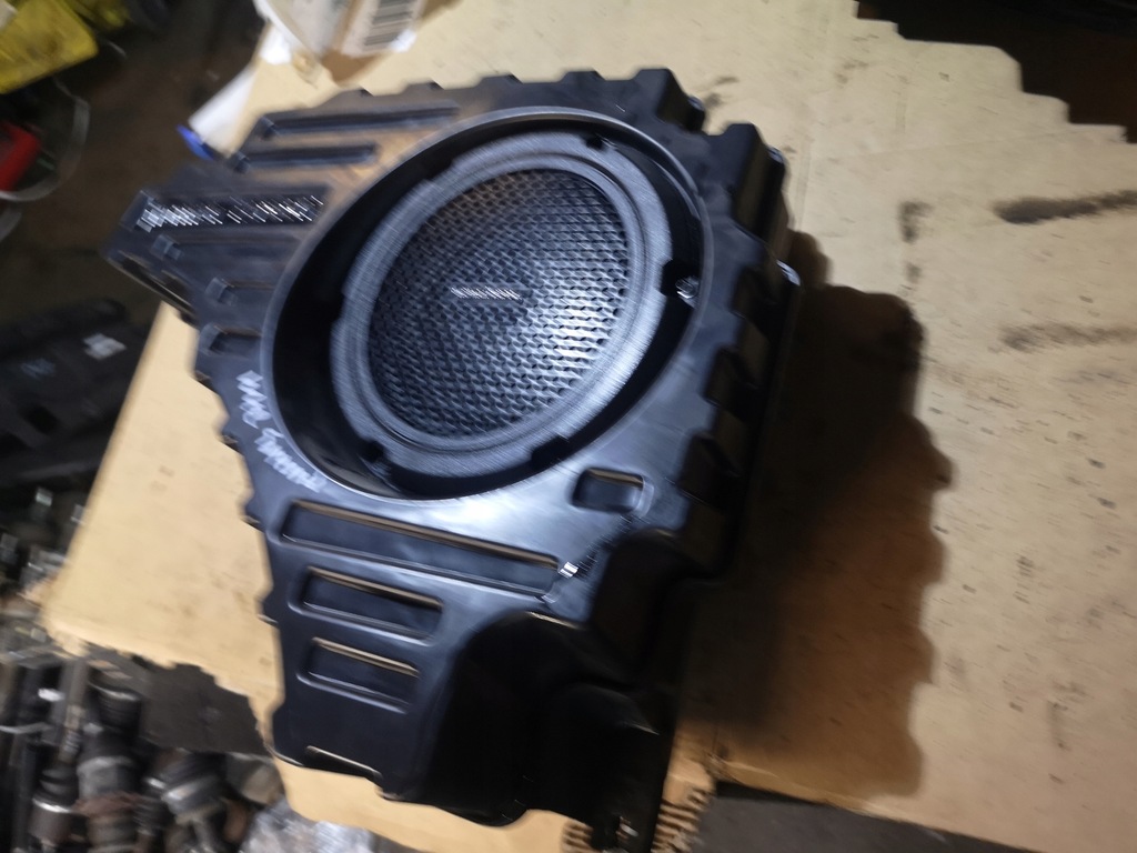 фото №1, Сабвуфер jeep grand cherokee wk2 harman kardon