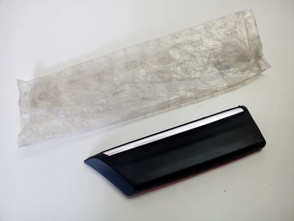 фото №1, Оригінальна молдинг крила ліва peugeot 405