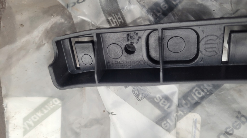 фото №3, Jeep renegade напрямна бампера задня лівий 4308