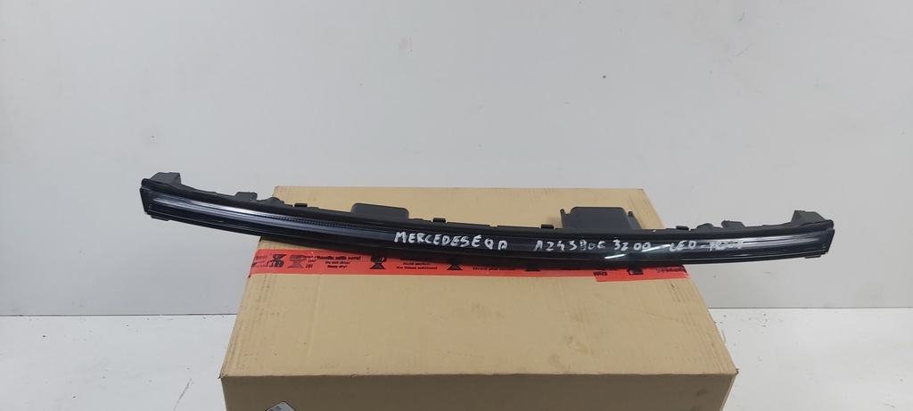 фото №1, Mercedes eqa a2439063200 лампа w решётка радиатора led drl eu