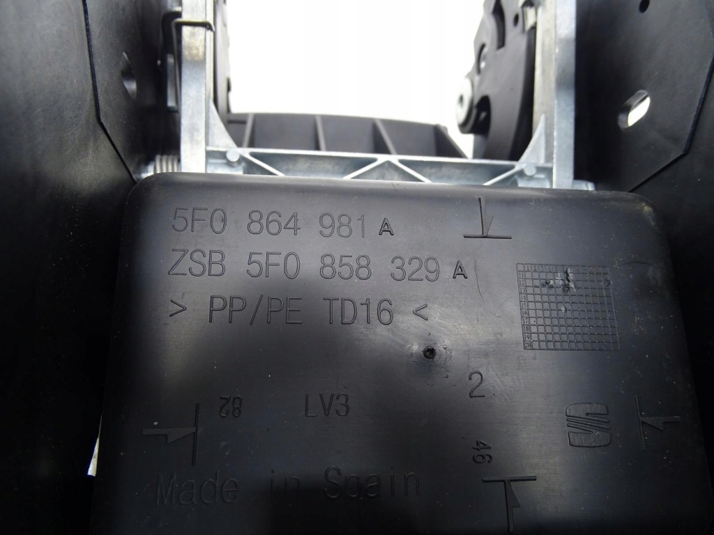 фото №11, Підлокітник тунель середній шкіра 5f0864981a seat leon iii 5f