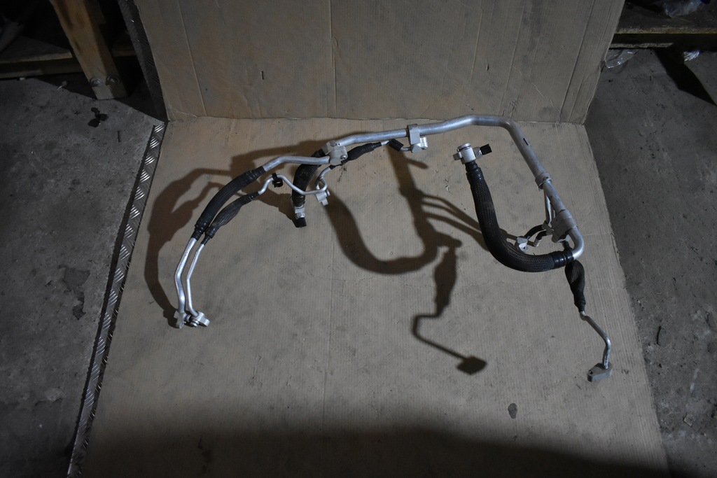 фото №1, Idealne провода кондиционера kpl. porsche taycan 1