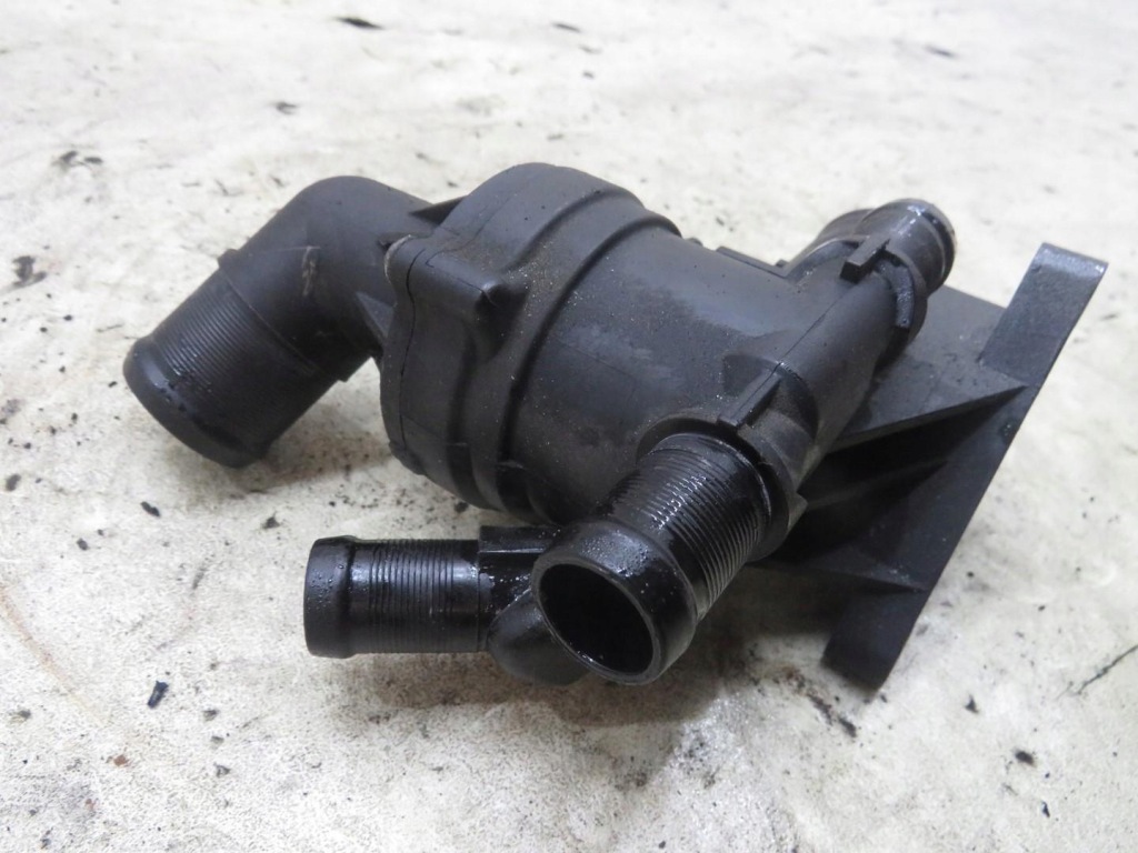 фото №7, Корпус термостата x-trail iii t32 1.6 dci 110614599r