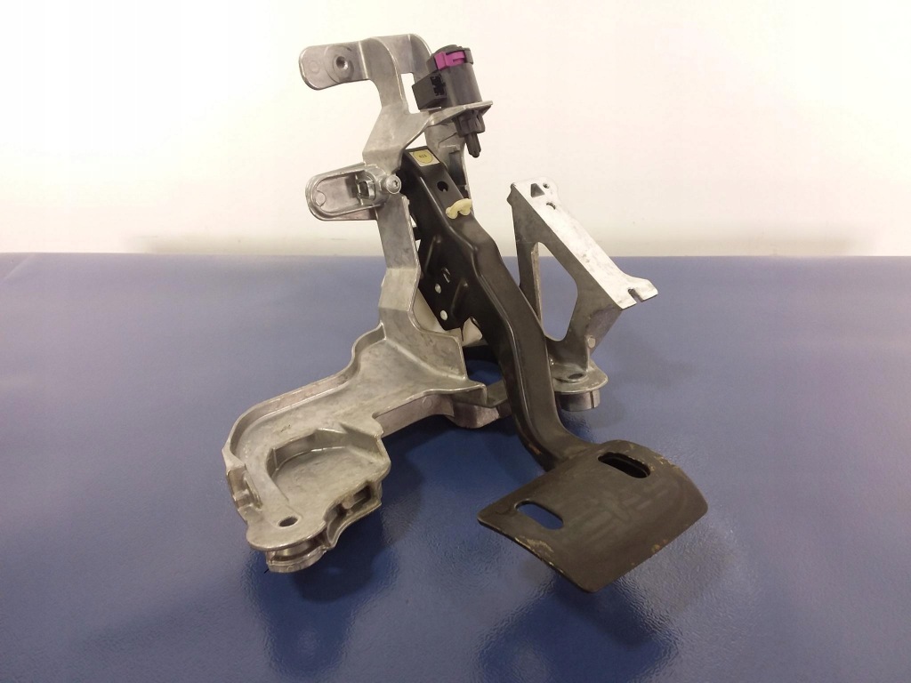 фото №1, Audi a8 s8 d4 4h автоматична коробка передач педаль гальма 4h1723140