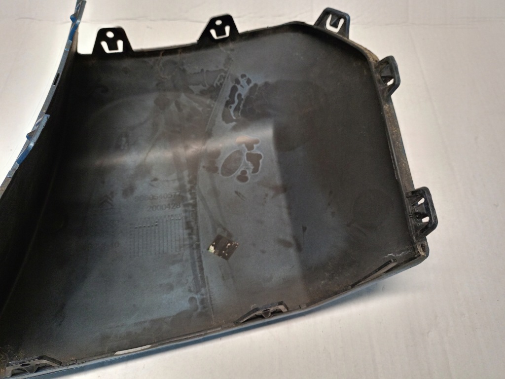 Уголок накладка бампера задний  левый 9680540577 citroen c4 picasso Цена