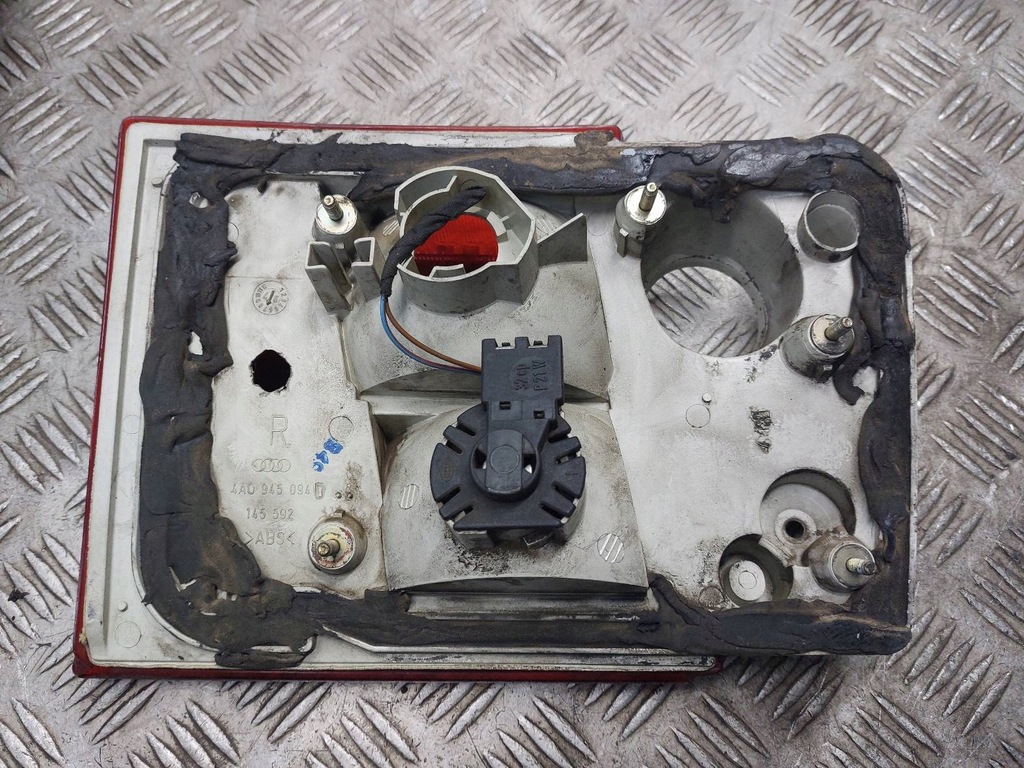 фото №10, Накладка крышки лампы задняя audi a6 c4 sedan ly7p