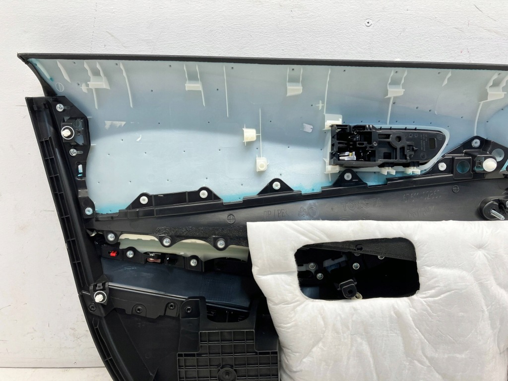 фото №9, Corolla e21 обшивка обивка дверь передних правый перед тканевый