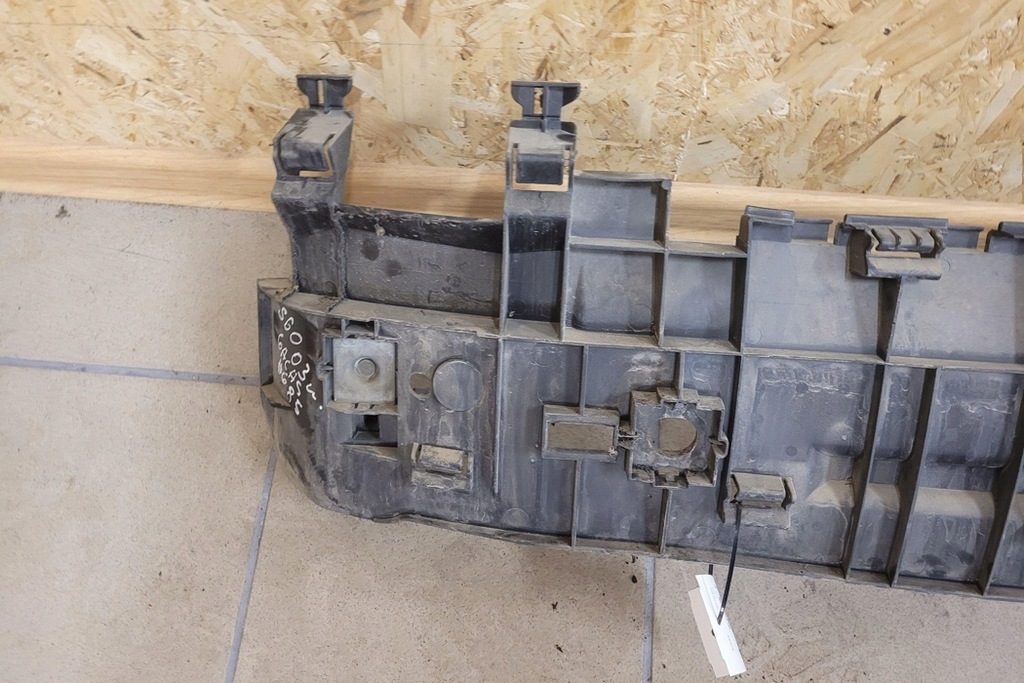 фото №8, Правий напрямна заднього бампера volvo s60 i 09484006 2.4l дизель 2003