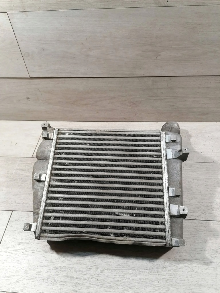 Cayenne радиатор интеркулер правая 7p5145803a в Украине