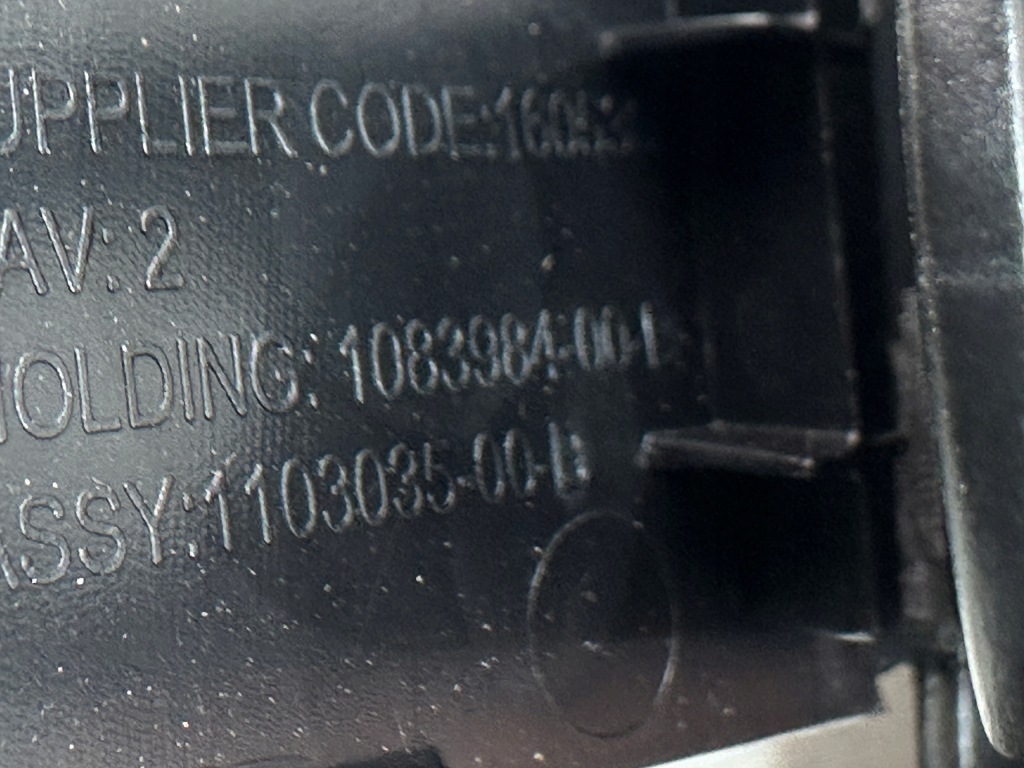 Накладка бампера заднего спойлер tesla 3 iii 1083981-00-d новый Цена