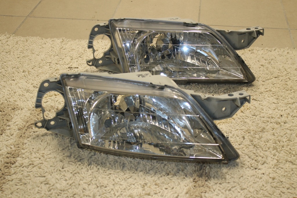 фото №1, Mazda premacy 98-01 лампа права перед oryg eu