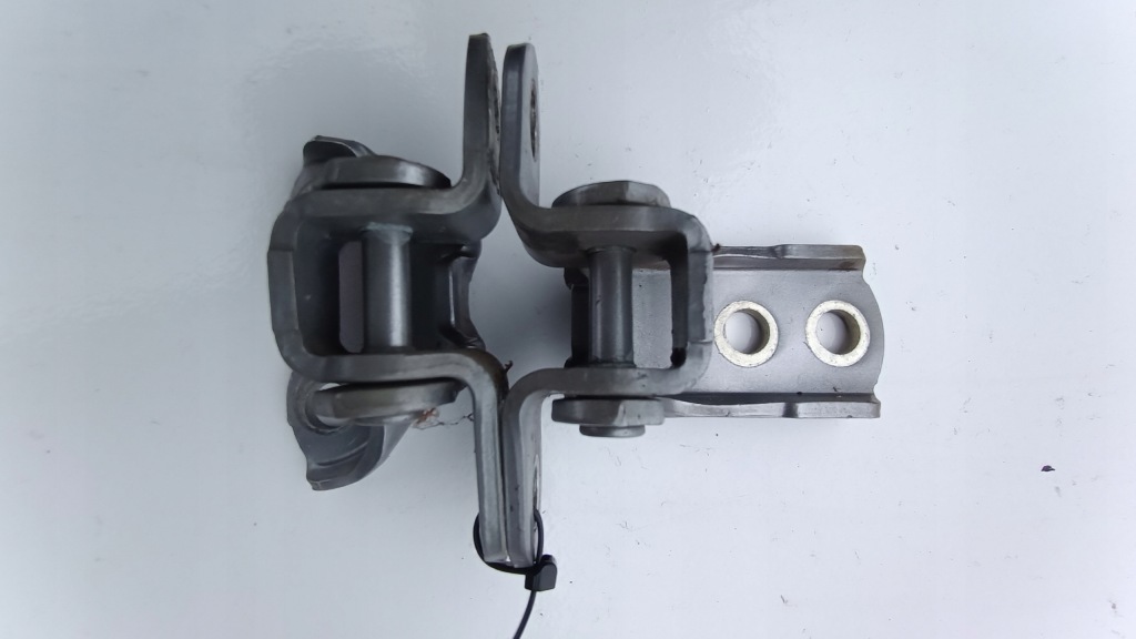 фото №2, Петлі двері перед лівий toyota chr