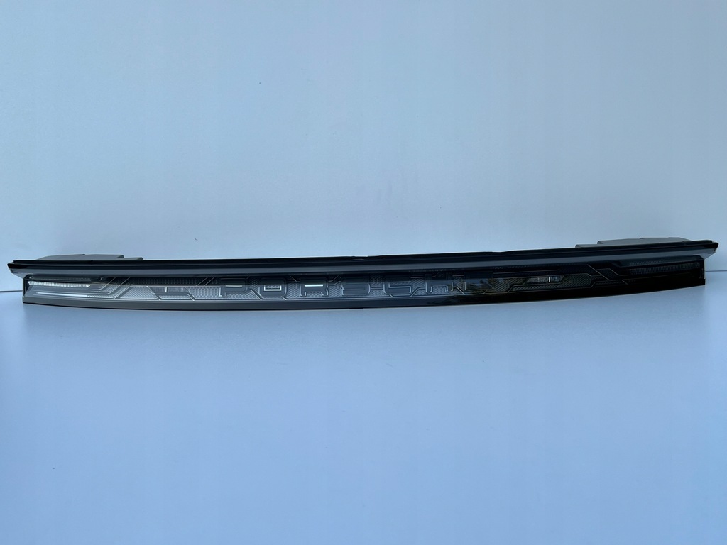 фото №15, Porsche taycan лампа задняя правая левая накладка 9j0945082k 9j1945096a 9j1945095a