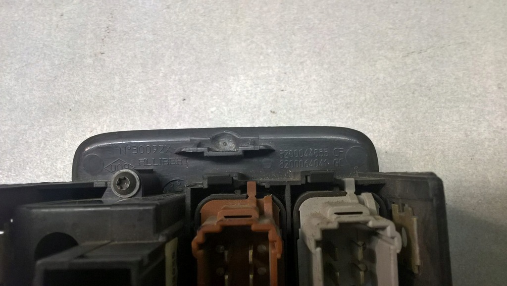 фото №4, Панель перемикачів renault vel satis 8200044855