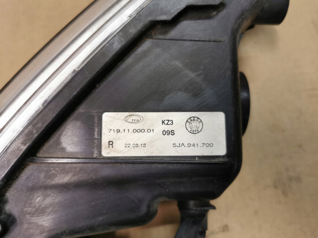 фото №3, Противотуманная фара правый skoda rapid 5ja