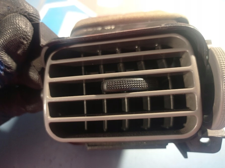 фото №8, Ліва права решітка обдув mazda premacy c100gm732
