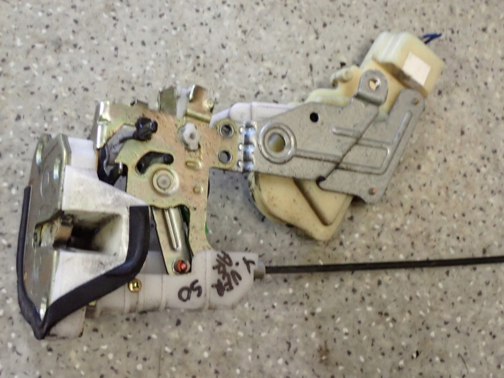 фото №4, Yaris verso 99- замок дверь задний правый привод