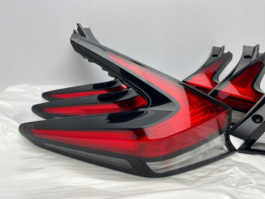 фото №1, Nissan leaf 2 ii ze1 лампа задняя левая задняя nowa oem оригинал 2017-