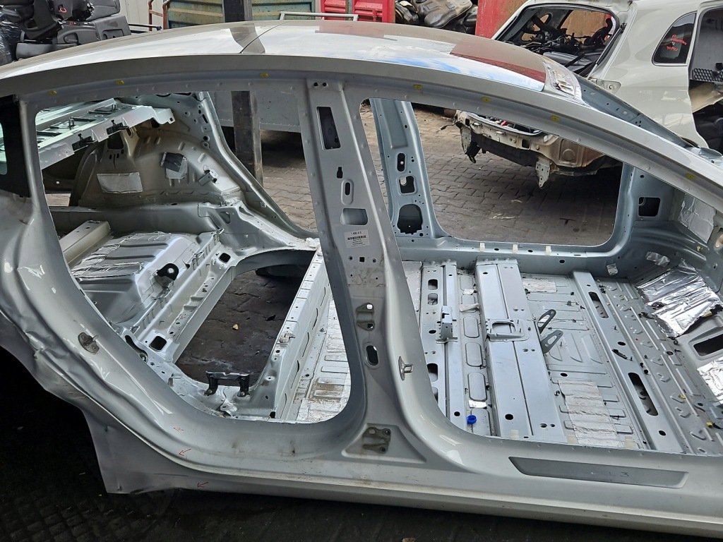 Купити Поріг праві стійку  середній tesla model 3 20-23