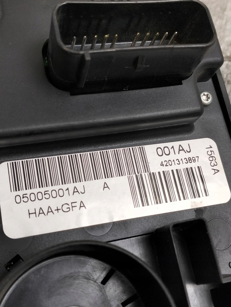 фото №9, Chrysler voyager iv 03r панель кондиціонера 05005001aj