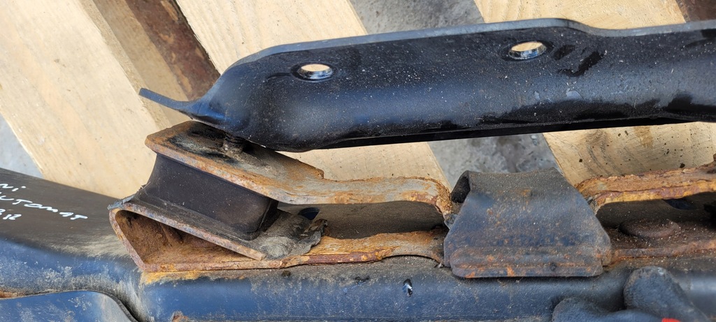 фото №11, Jeep wrangler jk балка кронштейн кронштейн коробки передач 3.6 автоматическая коробка передач