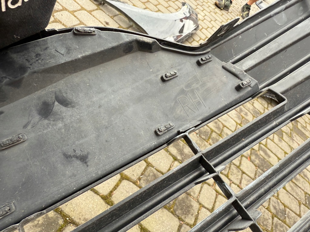 фото №11, Toyota camry решітка середня бампера решітка радіатора ловець решітка радіатора 53116-33010