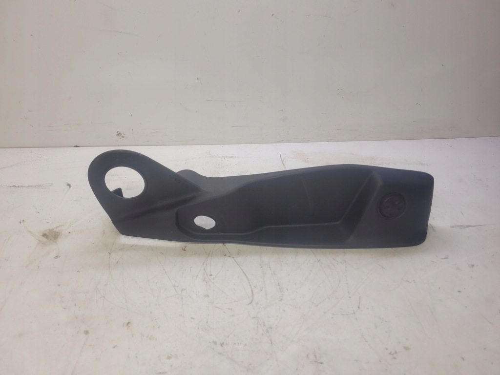 фото №1, Защита заглушка сиденье правая audi a4 b9 8w0881326n