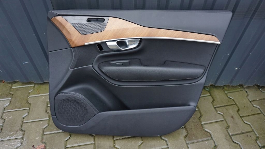 фото №1, Volvo xc60 ii - новый обшивка передних дверь правый