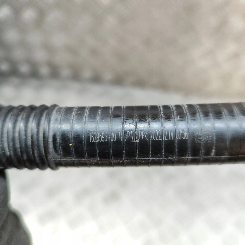 Tesla model y 2023 шланг / пабтрубок  радиатора Недорого