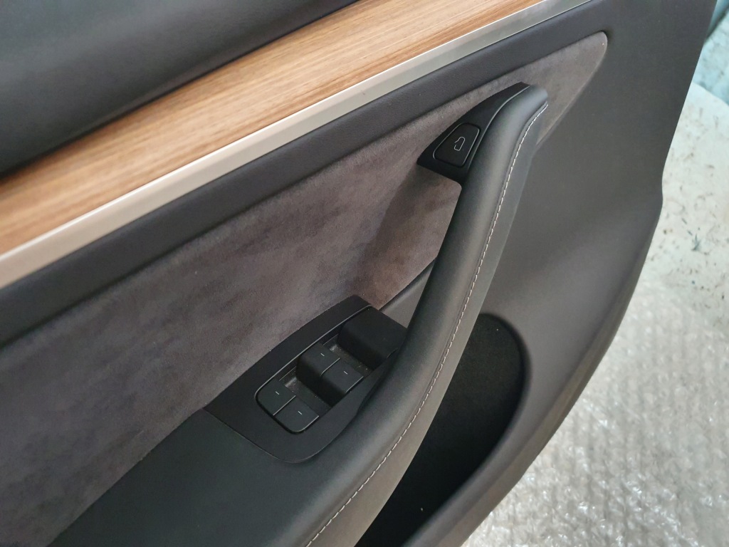 Обшивка оббивка двері tesla y model y лівий перед Доставка