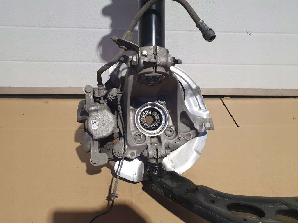 Амортизаторна стійка поворотний кулак амортизатор важіль правий 2.0d 6877062 bmw 1 f40 24r в Україні