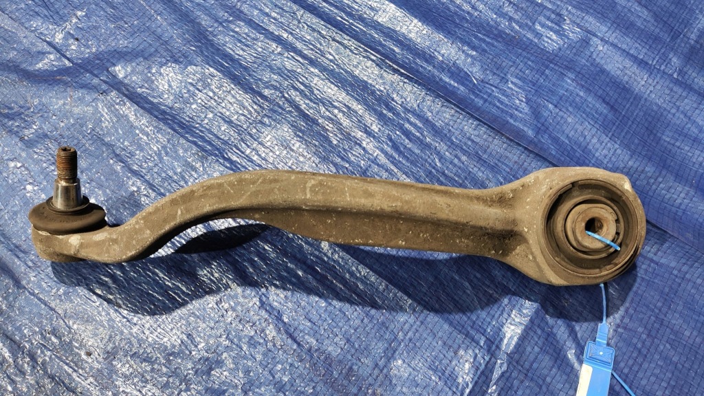 Рычаг левая перед оригинал mercedes cls w218 Оригинал