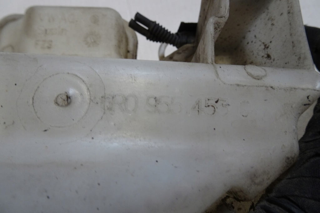 фото №7, Vw polo v fabia iii rapid - бак омывателя помпа