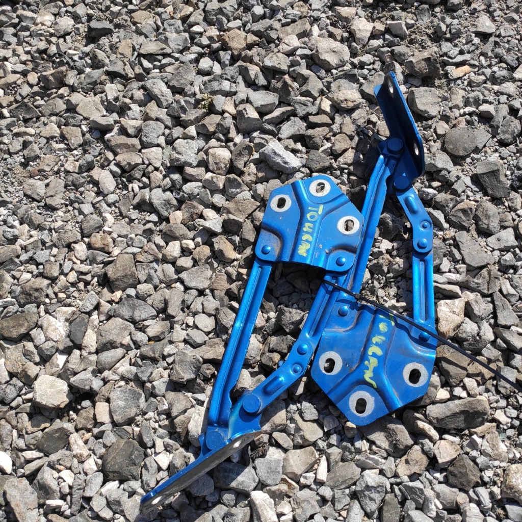 фото №1, Петля петли капот vw touran 2006r 1t0823302a