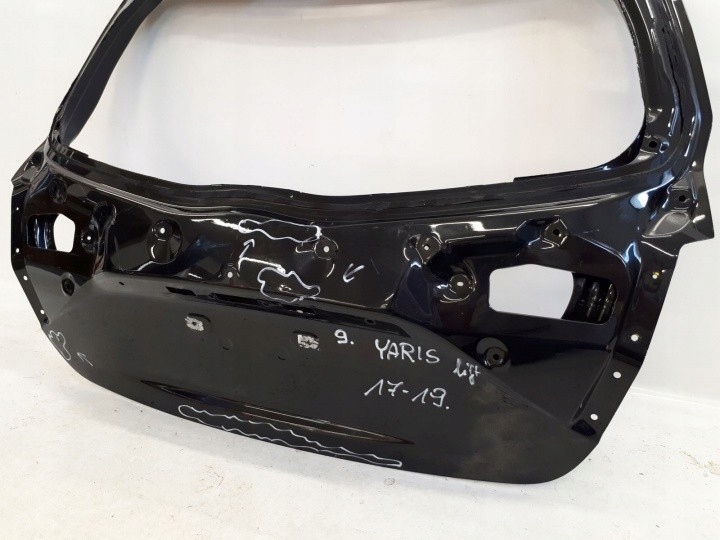 фото №2, Toyota yaris iii lift 2017 кришка багажника задня