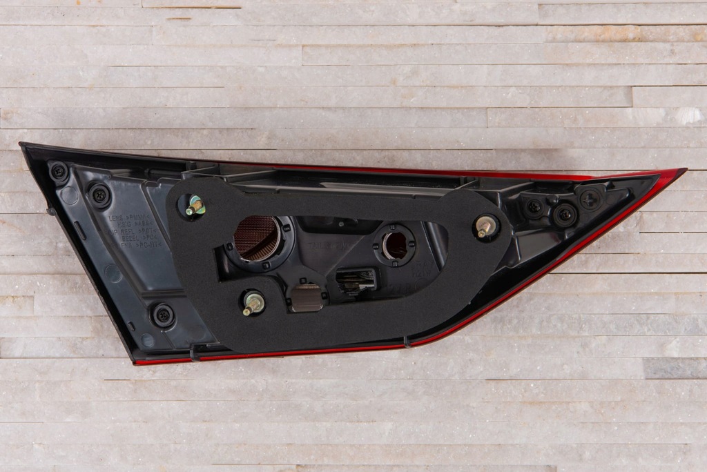 фото №10, Hyundai elantra vi ad 2015-2018 лампа крышки задний правая 92404f2000