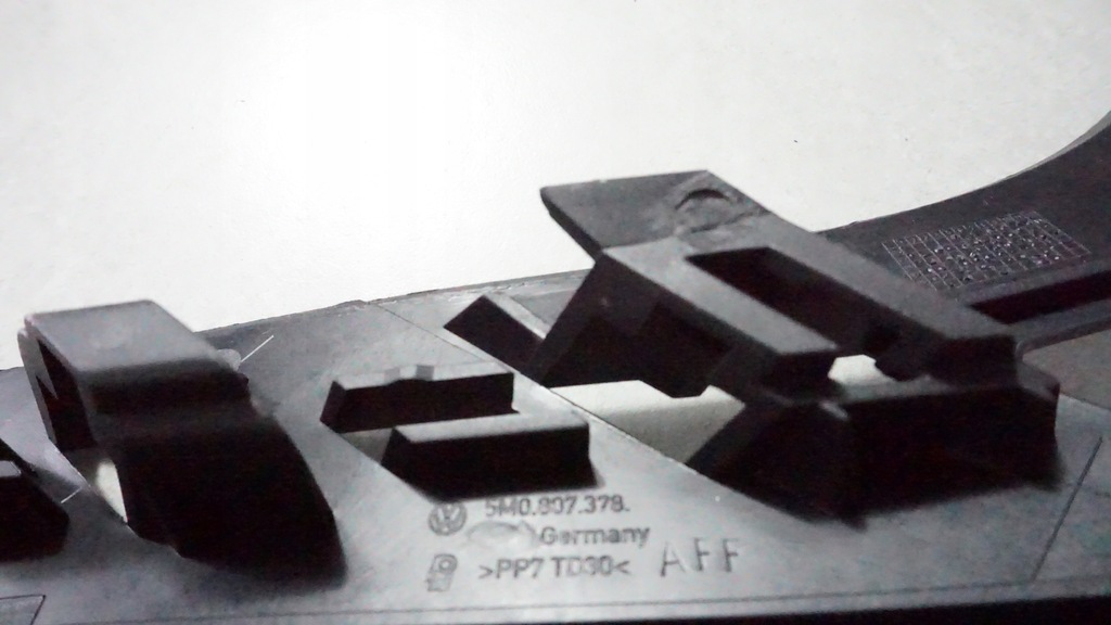 фото №7, Vw golf plus направляющая бампера правый задний 5m0807378