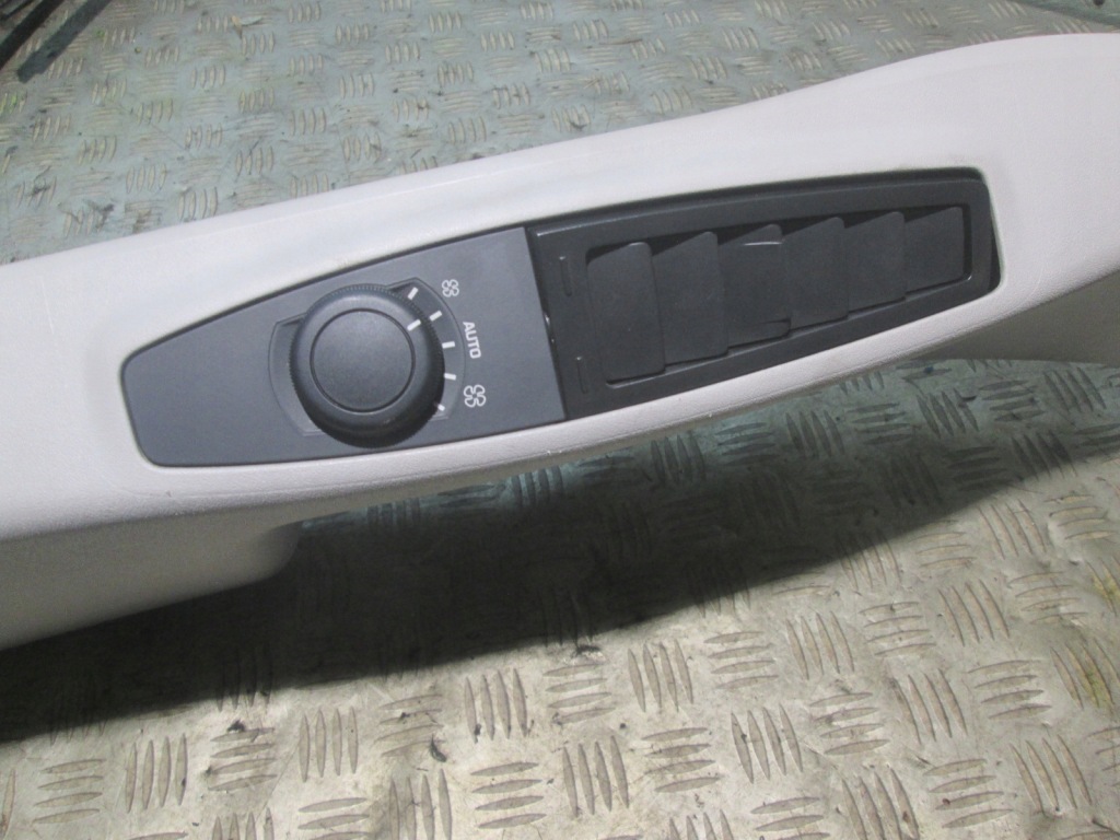 фото №1, Ручка решётка обдув левый перед citroen c4 grand picasso i 06-