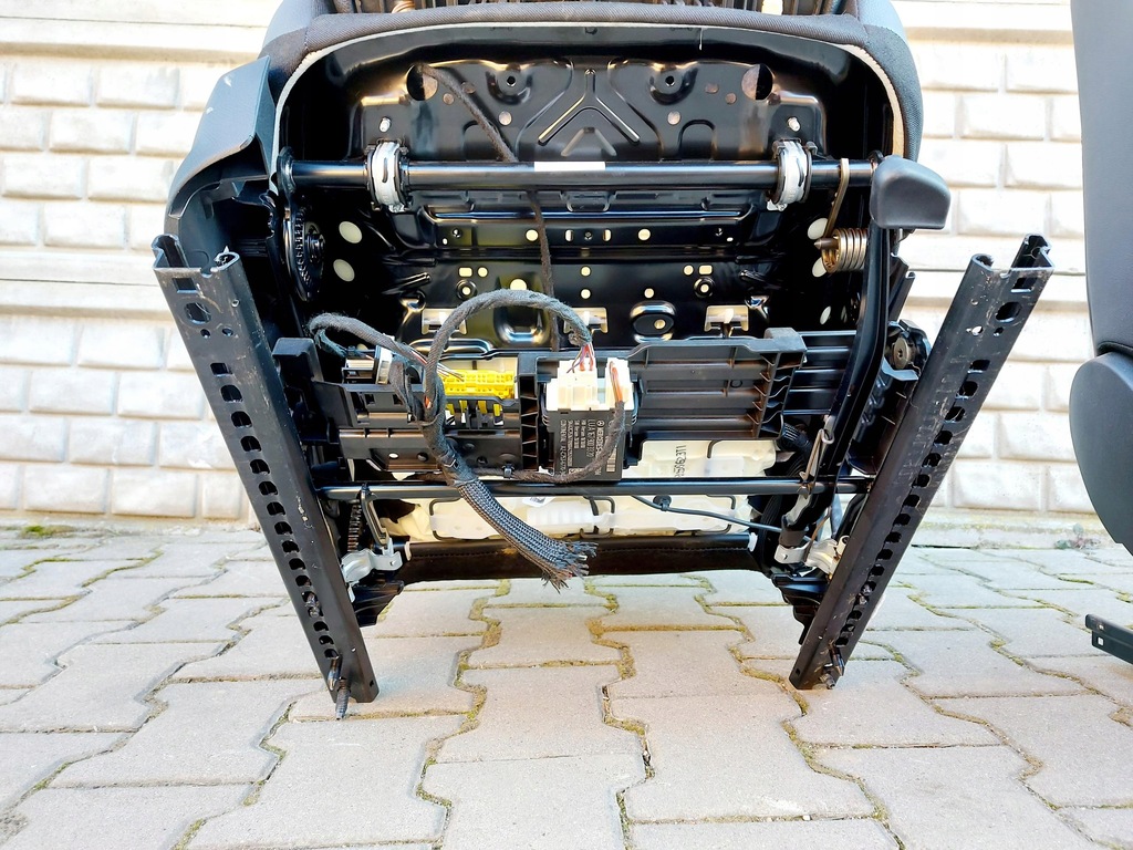 фото №8, Mercedes eqb w243 x243 сиденья подогрев заднее сиденье полукожа amg 3-rzędy подогрев 23r